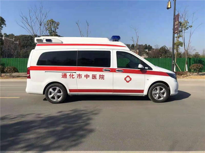 奔馳威霆監(jiān)護型救護車 (7).jpg